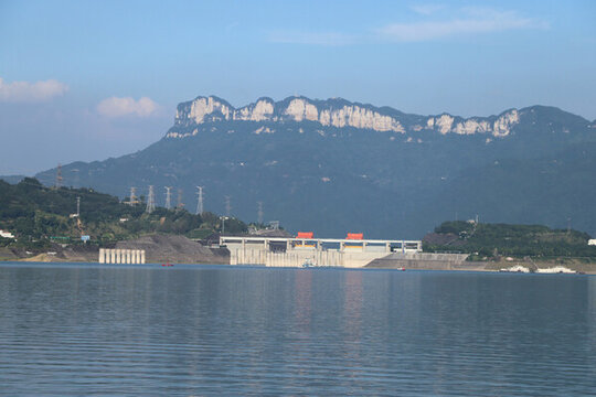 高峽平湖