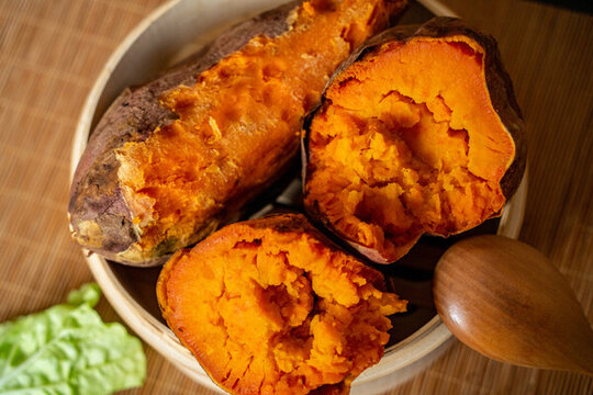 冬季美食烤紅薯