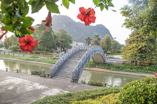 廣場(chǎng)彩虹橋