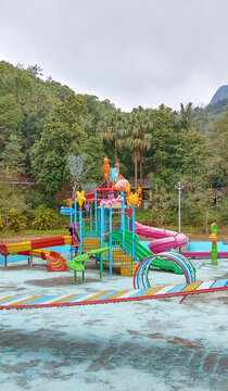 荒廢水上樂園
