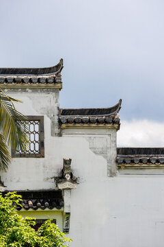 白墻灰瓦仿古建筑局部