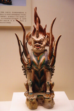 三彩釉陶鎮(zhèn)墓獸