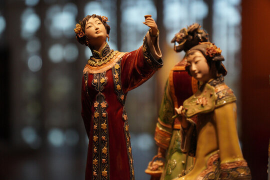 陶瓷中式仕女藝術(shù)展品