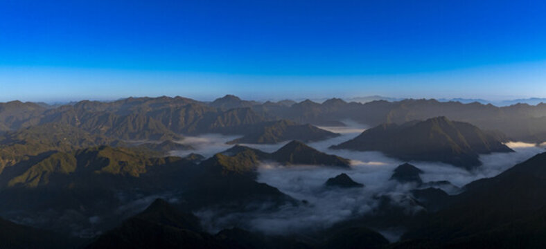 群山高山山脈山巒寬幅風(fēng)光