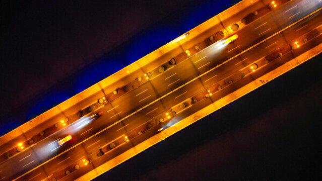 公路高架夜景車流