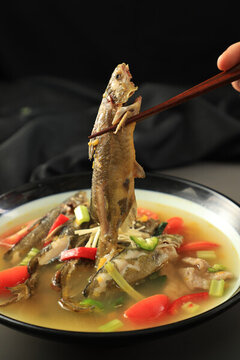 酸湯黃骨魚