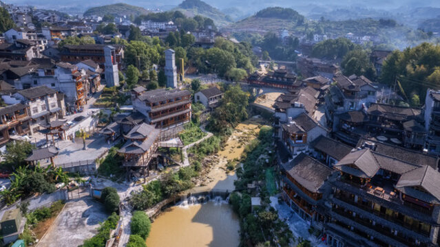 航拍芙蓉鎮(zhèn)鄰水古民居