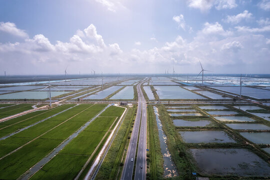 航拍綠色能源發(fā)電機(jī)