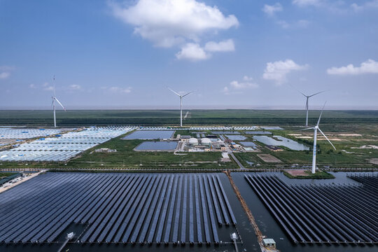 航拍新能源水上光伏電站