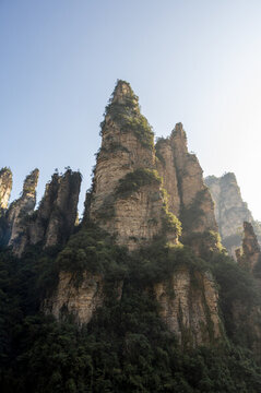 湖南張家界險(xiǎn)峻山峰