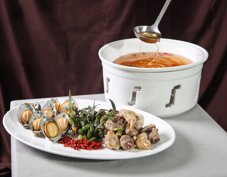 鮑魚老雞湯