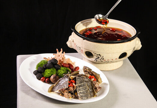 甲魚牛鞭黑蒜湯