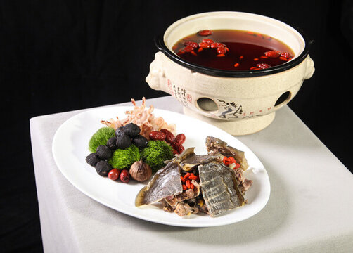 牛鞭甲魚黑蒜湯