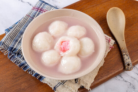 草莓味湯圓
