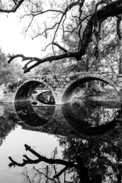 桂林古桥黑白照片