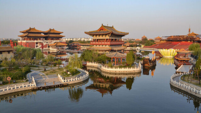清明上河園一角