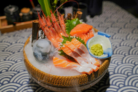 三文魚刺身拼盤日本料理美食