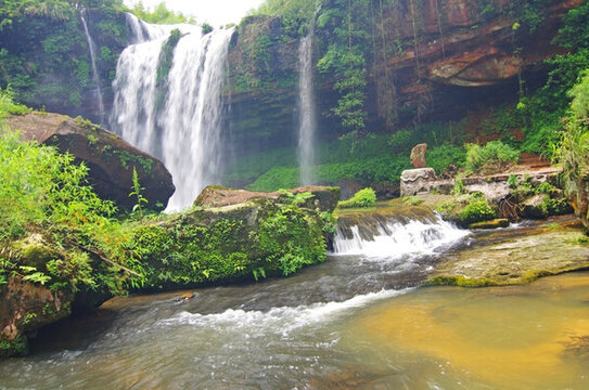 旅游景點(diǎn)瀑布風(fēng)景流水景觀
