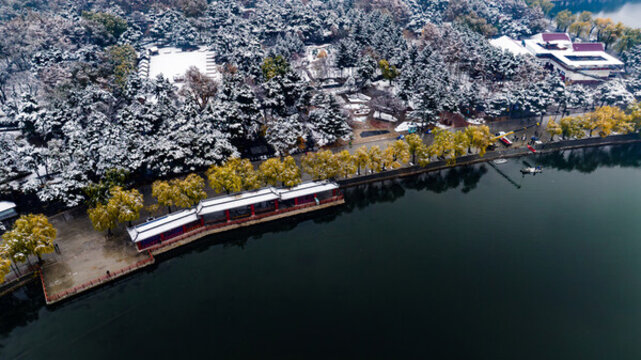 雪后的長(zhǎng)春南湖公園l涼亭景觀
