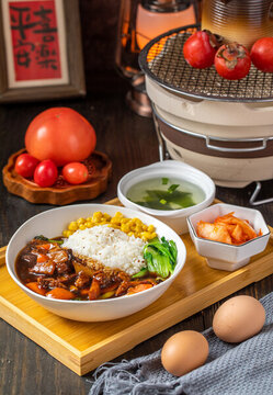 鹵肉拌飯