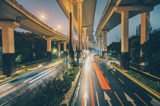 上海延安東路立交橋與車軌
