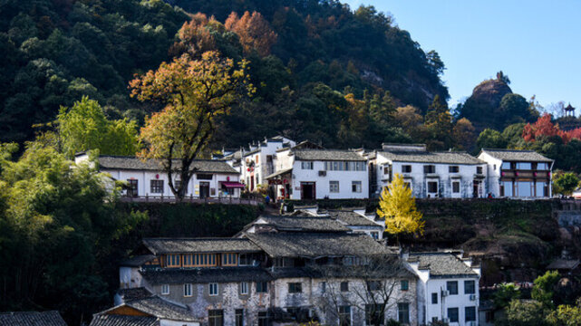 齊云山鎮(zhèn)徽派民居秋色