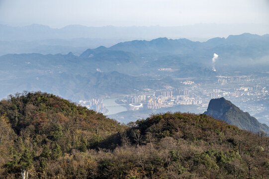 天門山遙看張家界市區(qū)