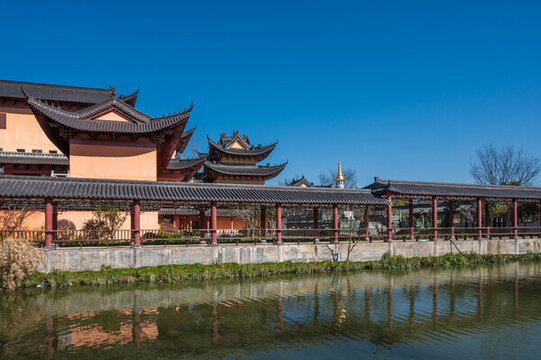 河邊的寺廟