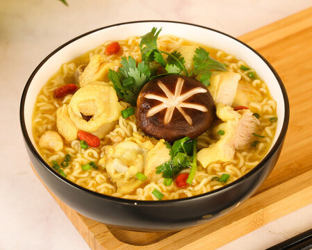 香菇老母雞雞湯面中式早餐