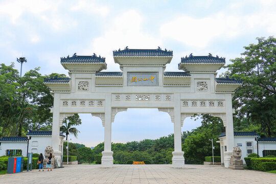 公園石牌坊