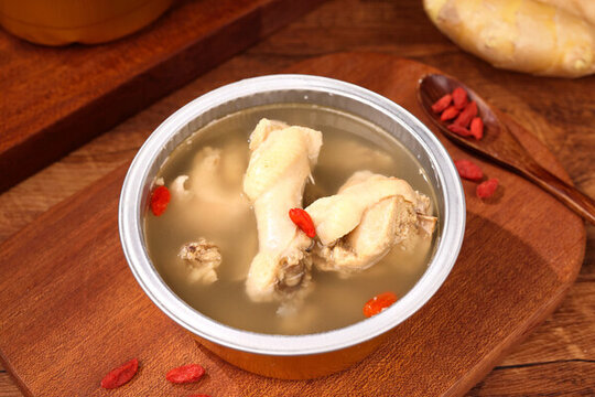 養(yǎng)生土雞湯一碗