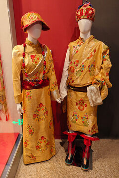 青繡服裝服飾