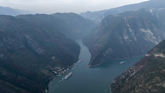 奉節(jié)三峽之巔神女峰