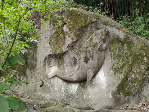 鱸魚(yú)石刻