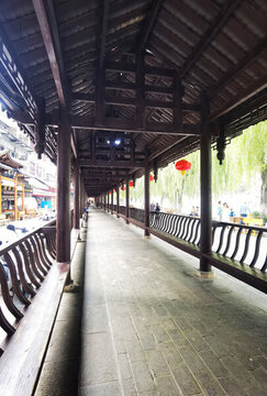 鎮(zhèn)遠古鎮(zhèn)的風雨廊道