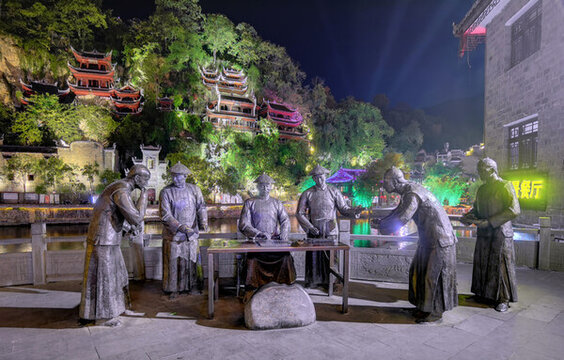 鎮(zhèn)遠古鎮(zhèn)夜景厘金局雕塑