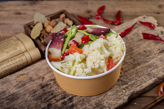 四季豆臘肉花菜雙拼飯