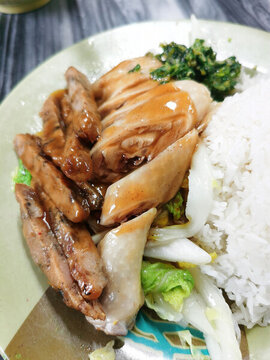 梅菜肉餅雞腿飯