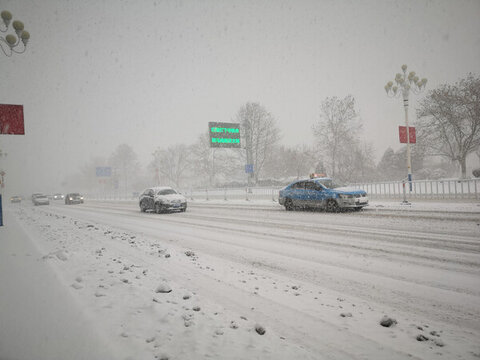 雪天開車