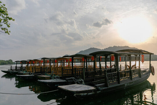 杭州湘湖夕陽船只
