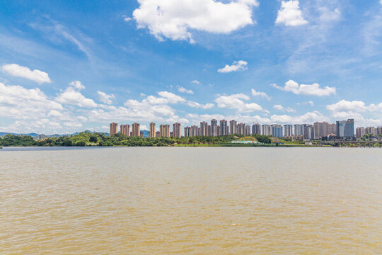 城市江邊風(fēng)景
