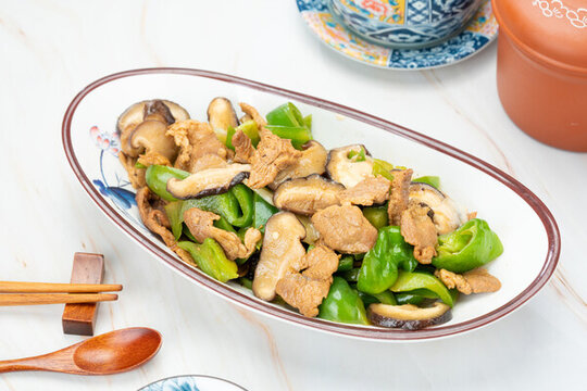 青椒香菇炒肉絲