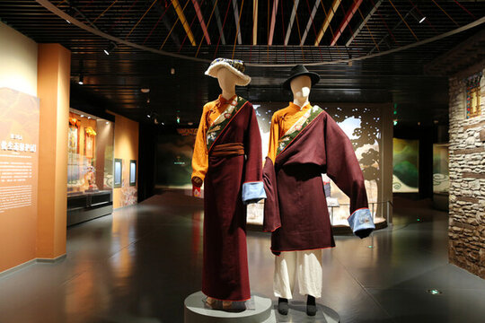 青海藏族服饰