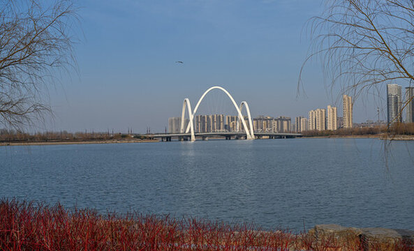 中國開封汴西湖彩虹橋建筑風(fēng)光