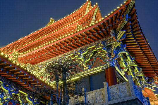 中國(guó)開(kāi)封七盛角古建筑夜景