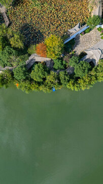 水鄉(xiāng)紹興快閣公園秋色航拍俯視