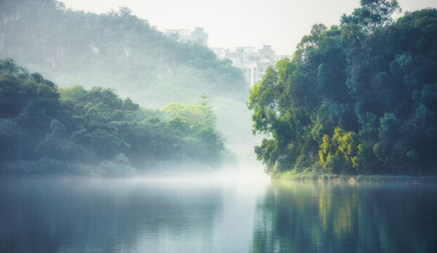 廣西柳州雀兒山公園湖畔風景