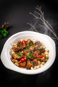 砂鍋焗鴉片魚(yú)頭