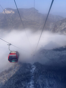 河南云臺山攬車云海雪景
