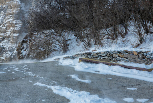 山區(qū)雪景